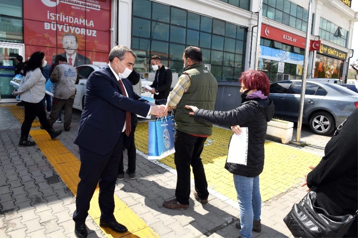 Büyükşehirden Ankaralılara ücretsiz maske dağıtımı