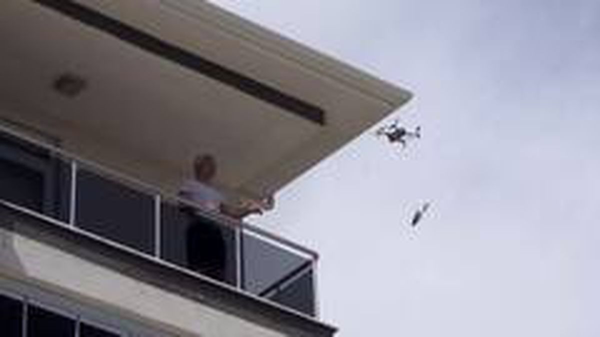 Çorum\'da evden çıkamayanlara drone ile maske servisi