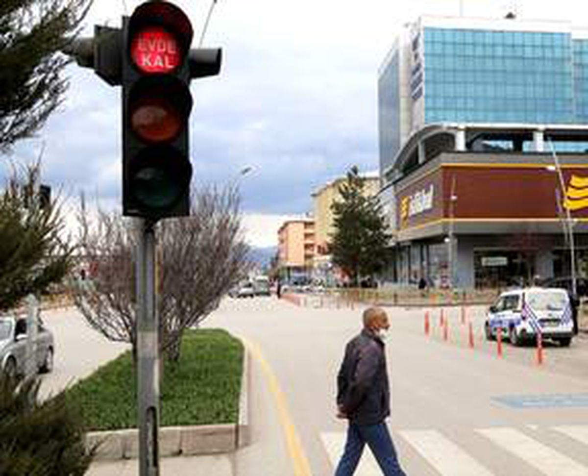 Erzurum\'da "Evde kal" çağrısı led ekranlarda