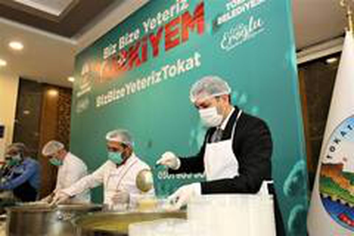 Evden çıkamayan 600 kişiye sıcak yemek