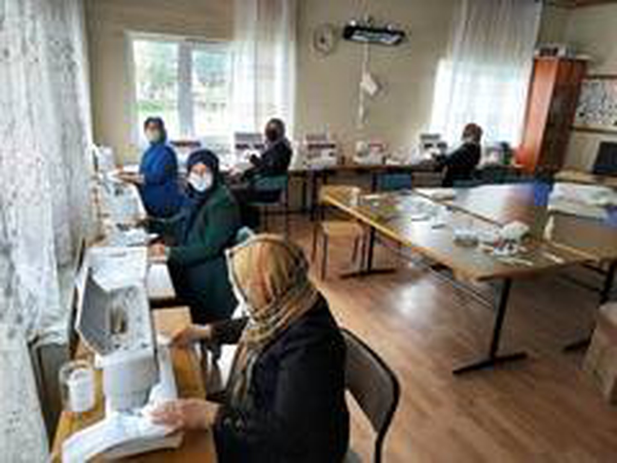 Hisarcık\'ta gönüllü kursiyerlerden maske üretim seferberliğine destek
