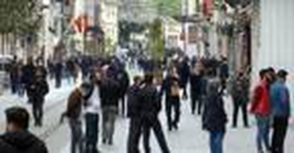 İstiklal Caddesi\'ndeki kalabalık "Bu rehavet bizi uçuruma sürükler " dedirtti
