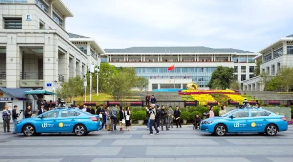 Salgının başladığı Çin\'de sürücüsüz robot taksiler piyasada