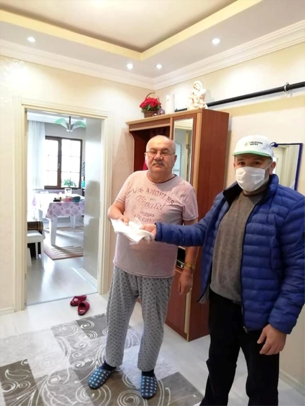 Suşehri\'nde evlere maske dağıtımı başladı
