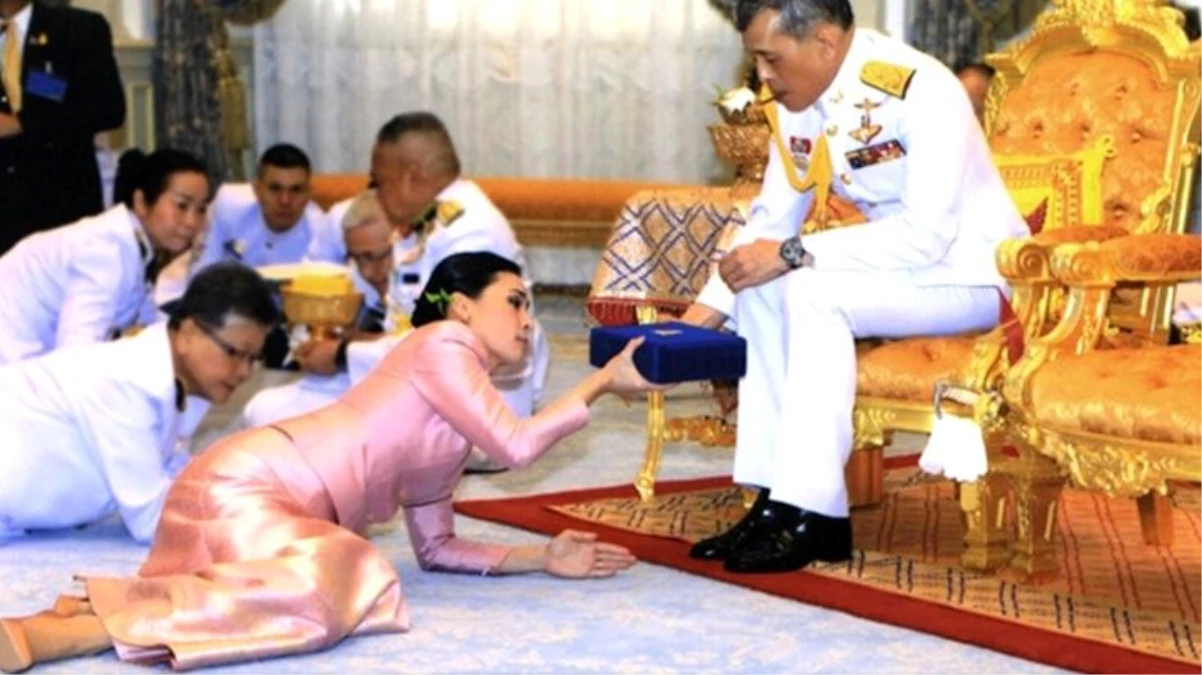 Tayland Kralı Maha Vajiralongkorn 20 cariyesini ordu mensubu yaptı