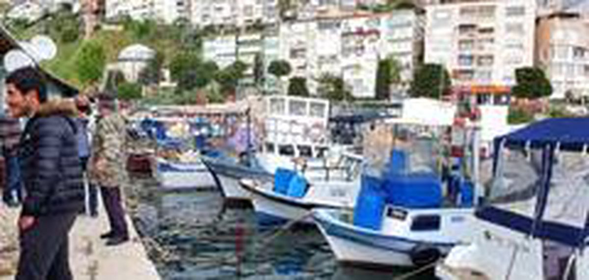 Yasağı denizden deliyorlar...