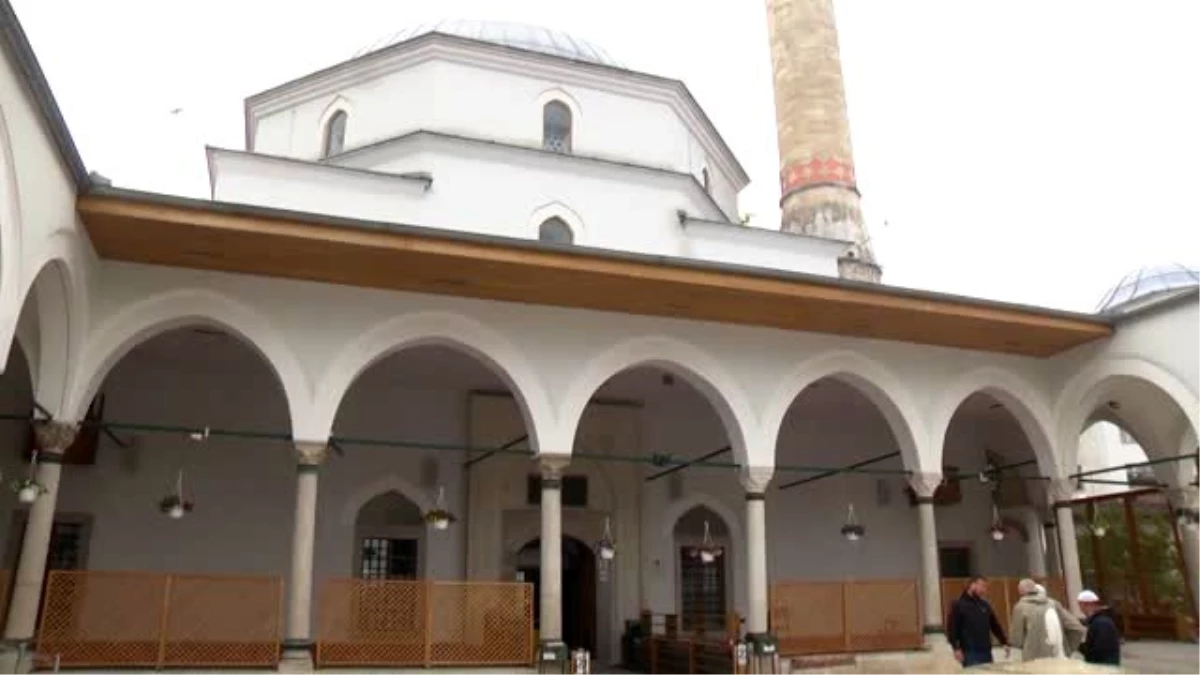 Bosna Hersek\'te cemaatle namaz yeniden serbest bırakıldı