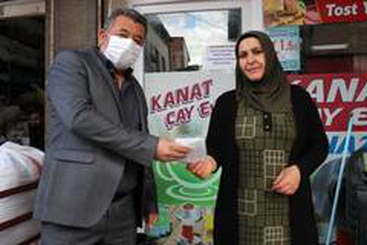Çay ocağı esnafına maske desteği