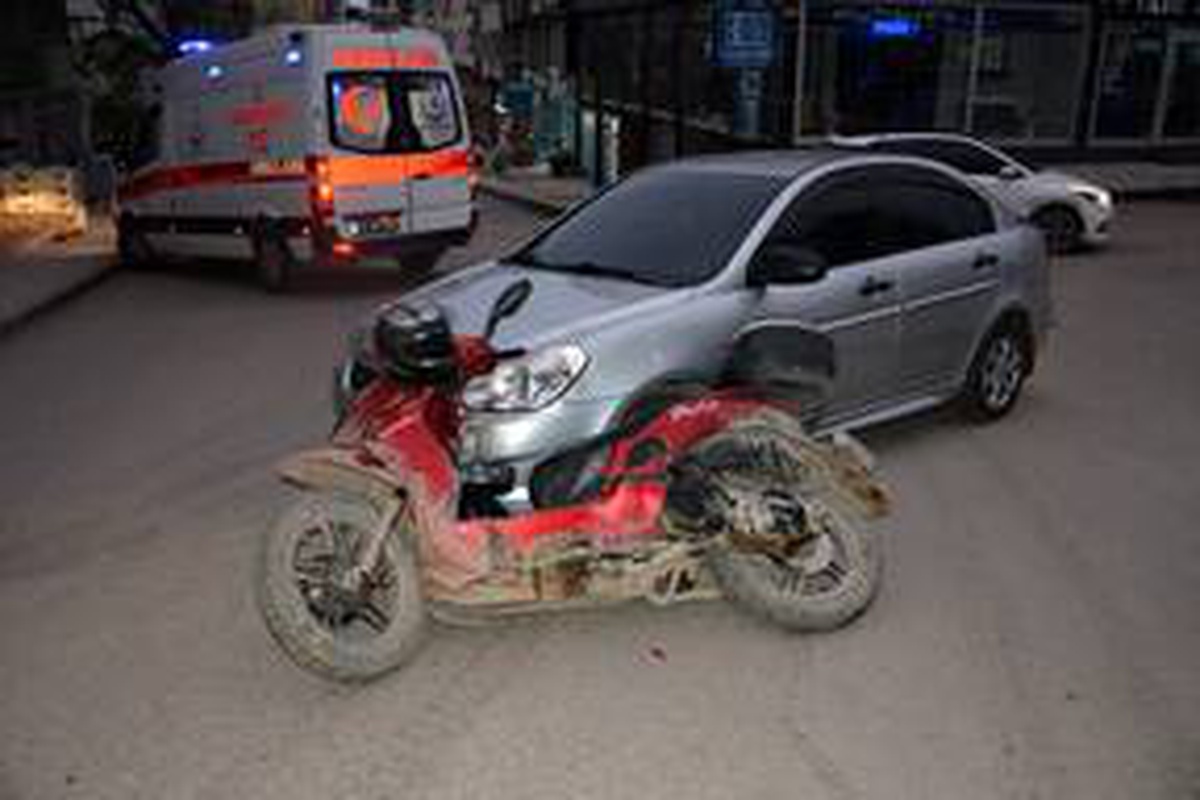 Fatsa\'da otomobille çarpışan motosikletin sürücüsü yaralandı