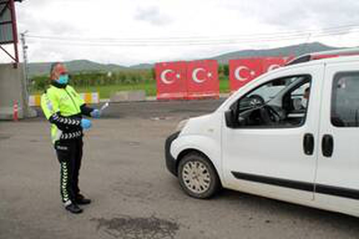 Gercüş\'te trafik polislerinden şoförlere bilgilendirme