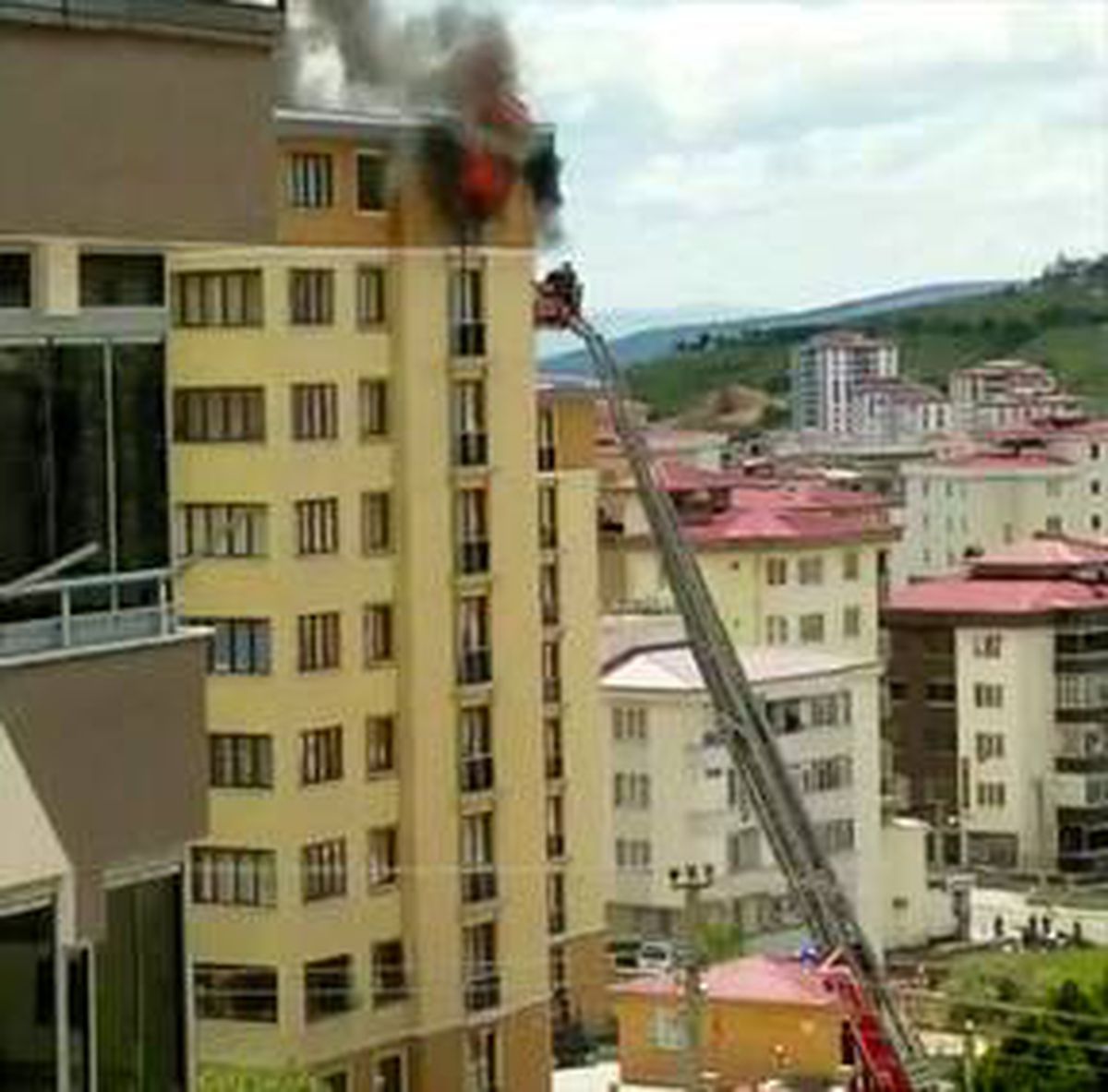 Kahramanmaraş\'ta apartmanda çıkan yangın söndürüldü