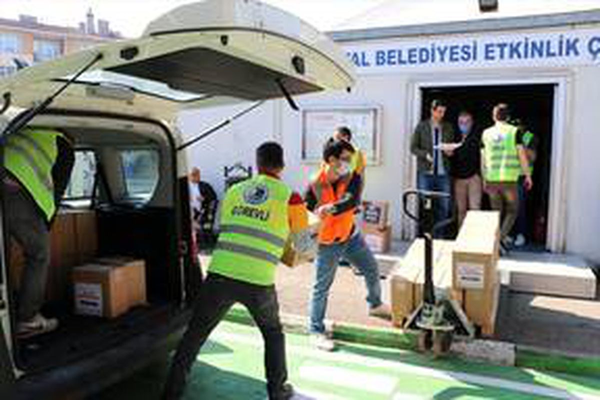 Kartal Belediyesinden ihtiyaç sahiplerine ramazan yardımı