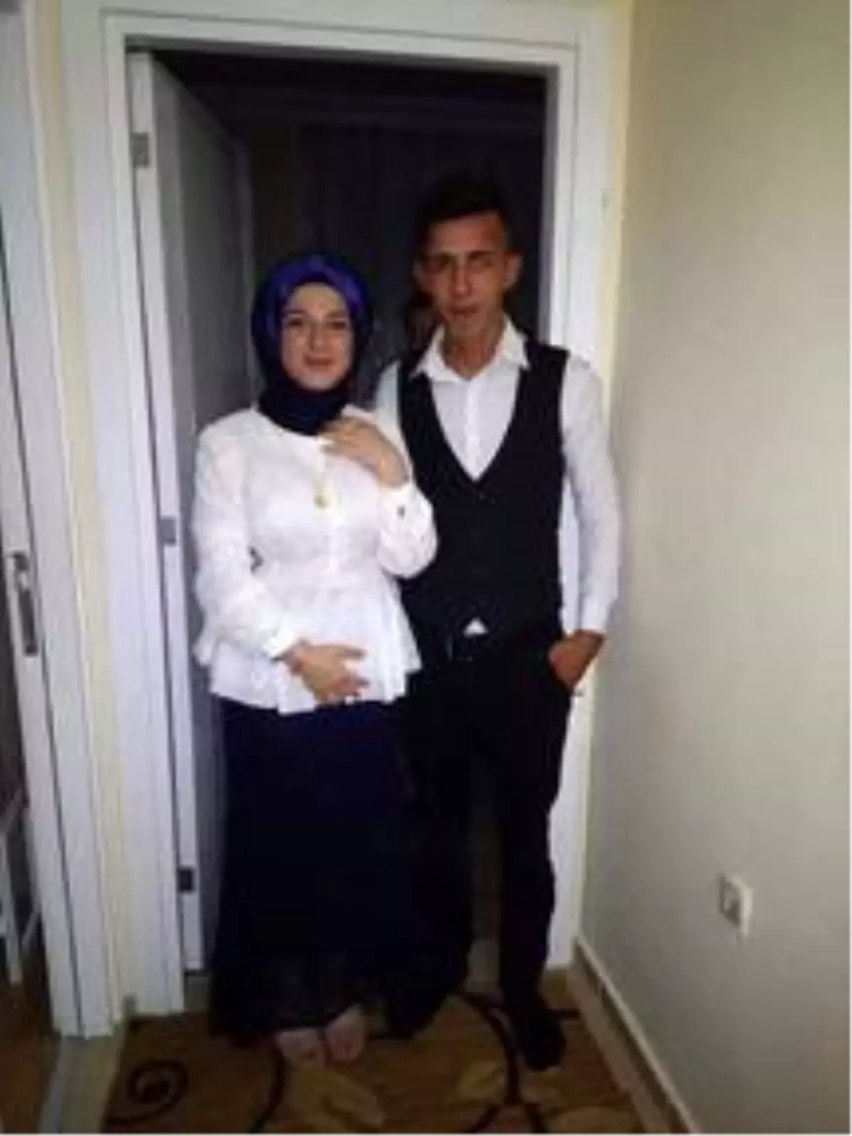 Koronavirüs kısıtlamasına takılan nişanlıların yardımına Antalya Valisi Karaloğlu yetişti