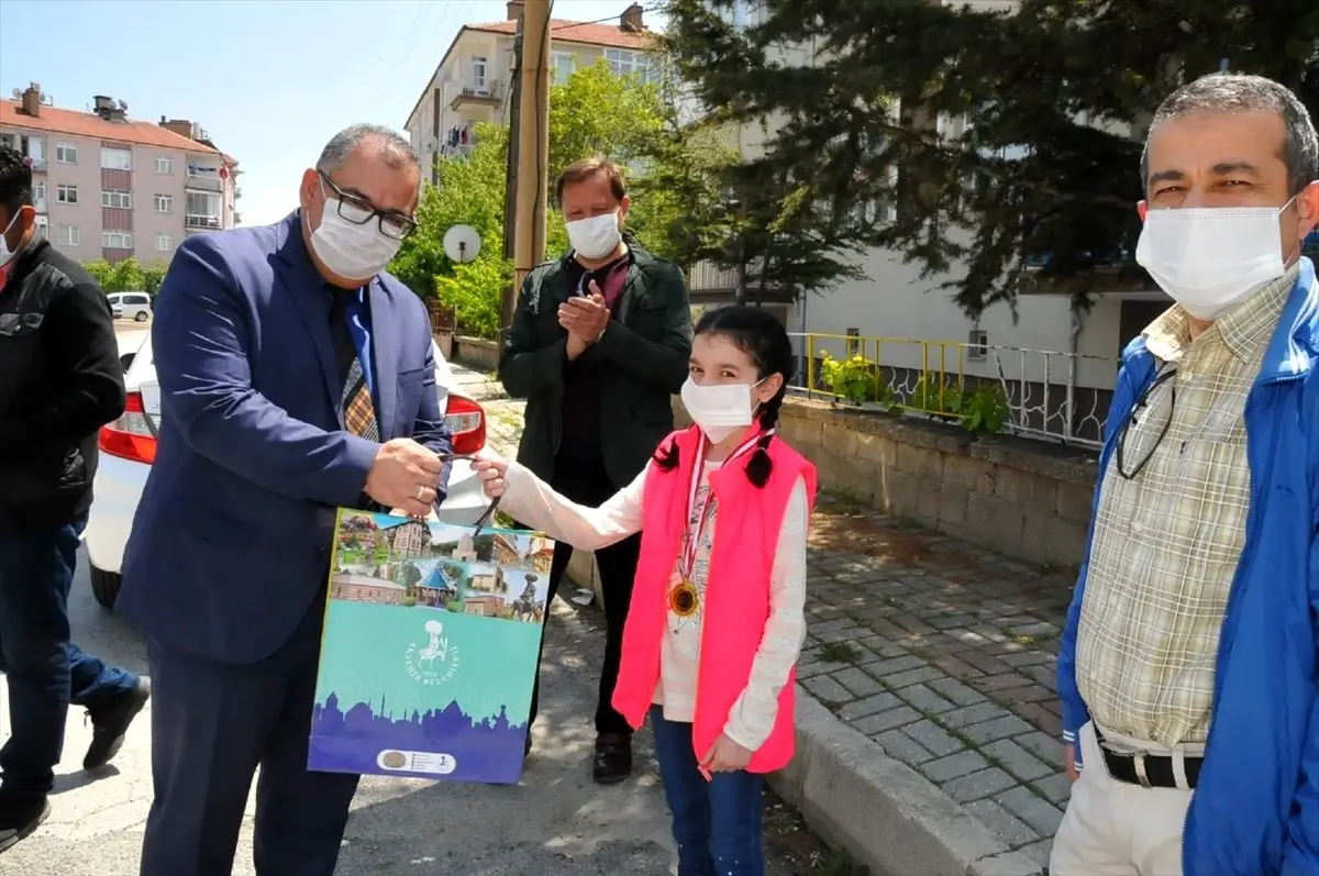 Satranç turnuvasında dereceye giren öğrencilere ödülleri verildi