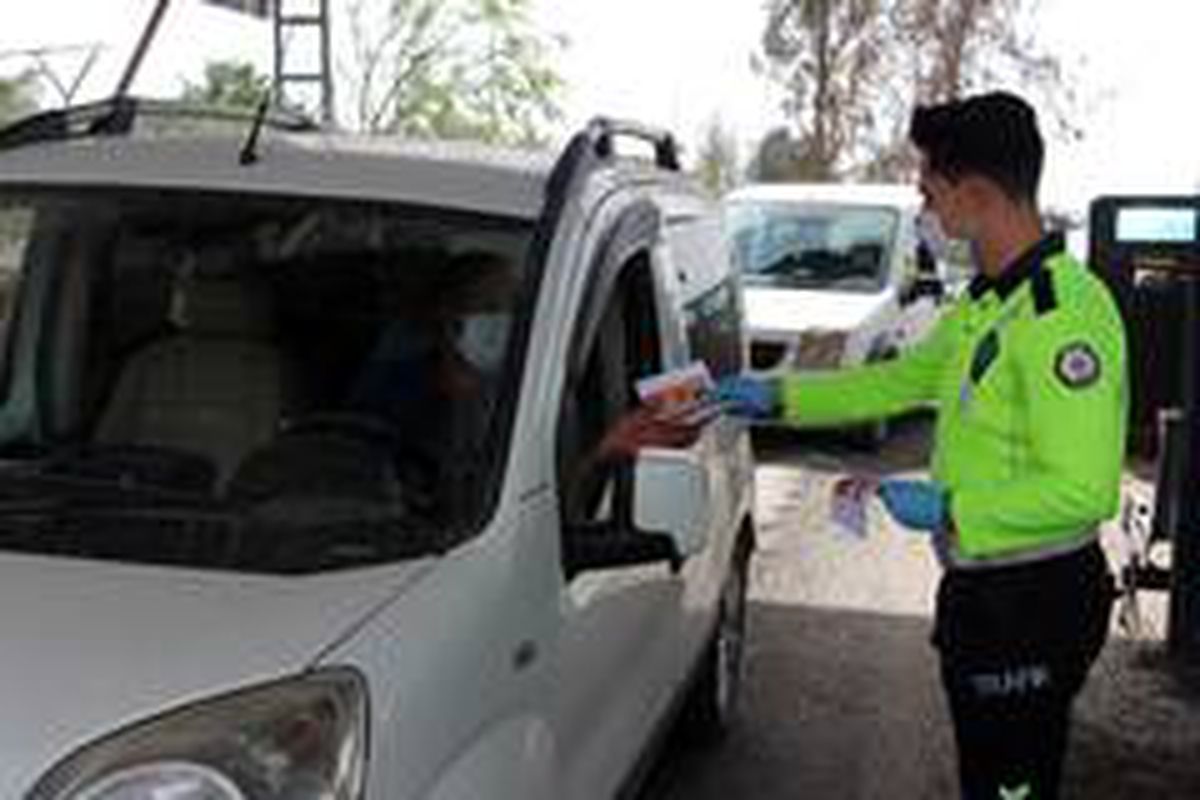 Silopi\'de trafik polisleri şoförleri bilgilendirdi
