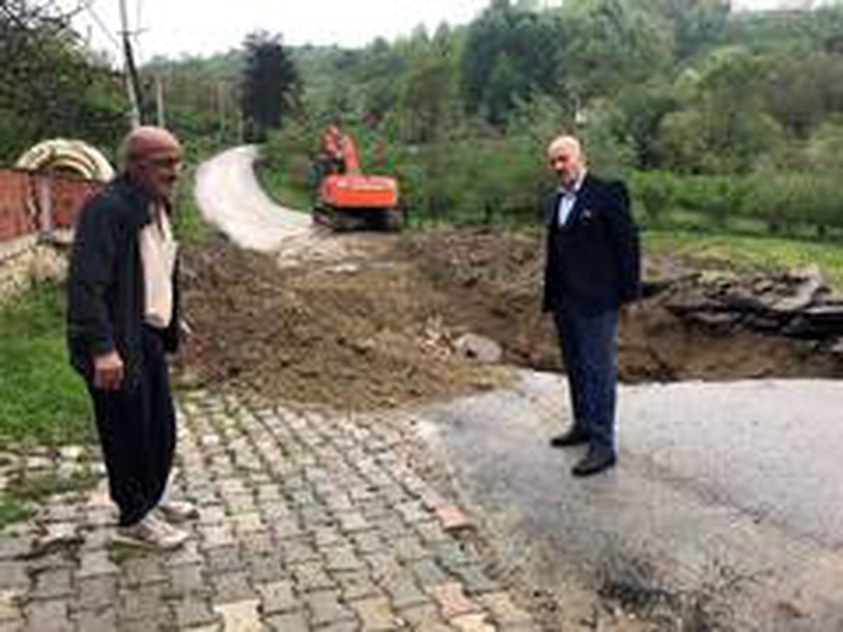 Yağışlar yolu çökertti, ekipler hemen müdahale etti