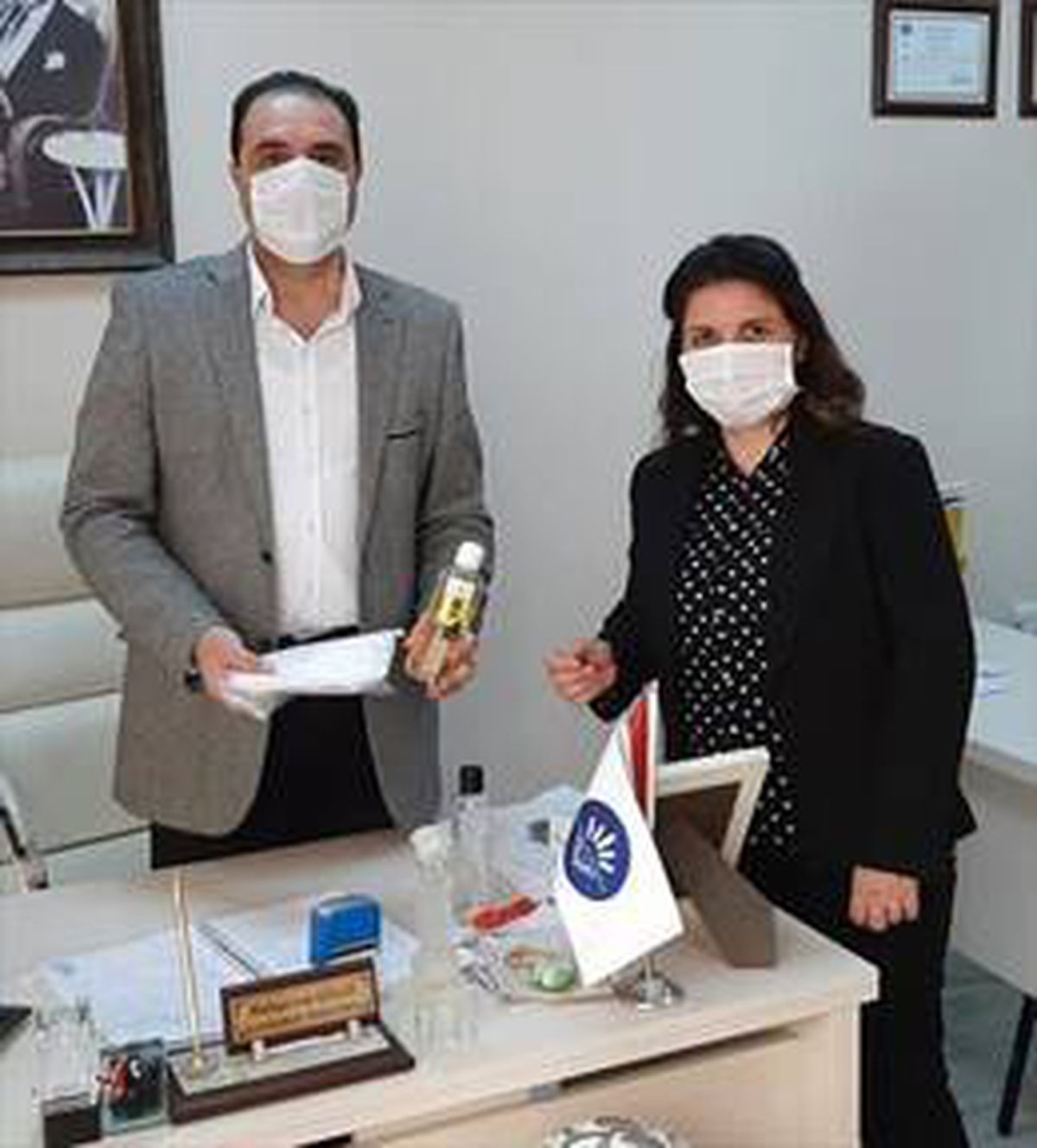 AK Parti Karabağlar İlçe Başkanlığından muhtarlara koronavirüs desteği