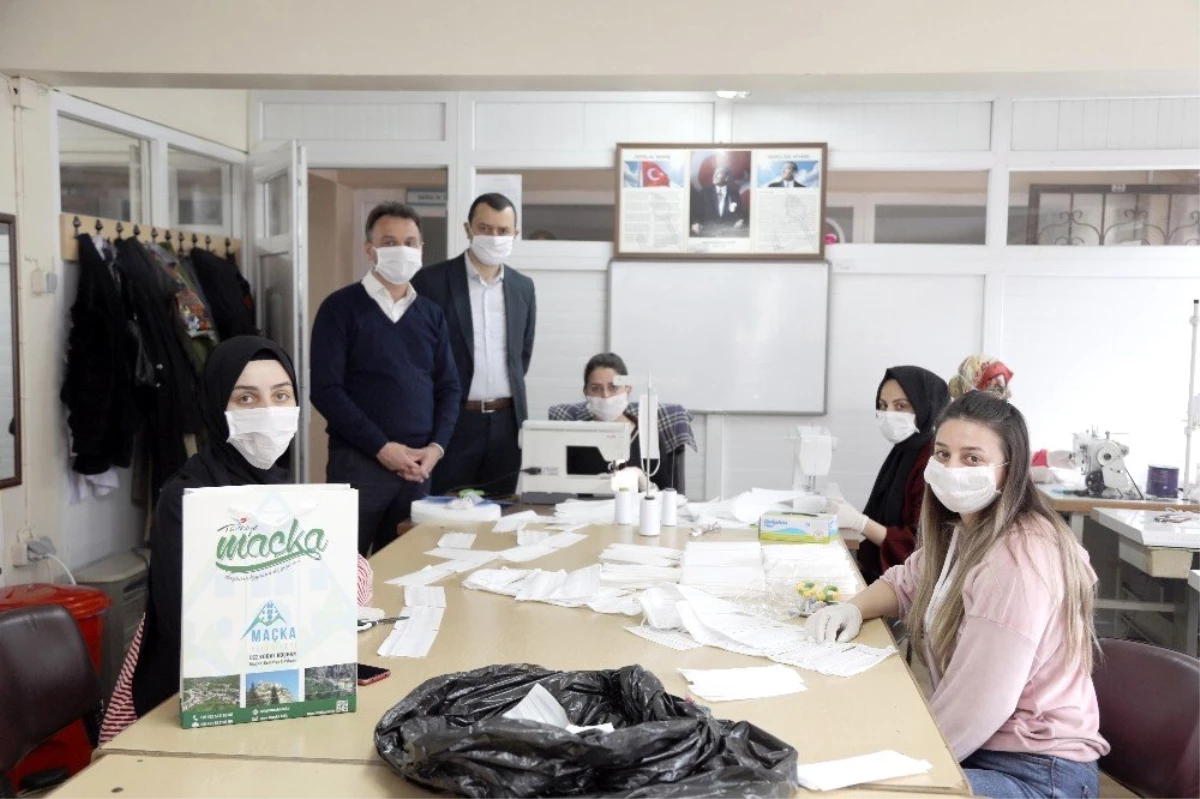 Başkan Koçhan\'dan ilçe sakinlerine maskeli hediye paketi