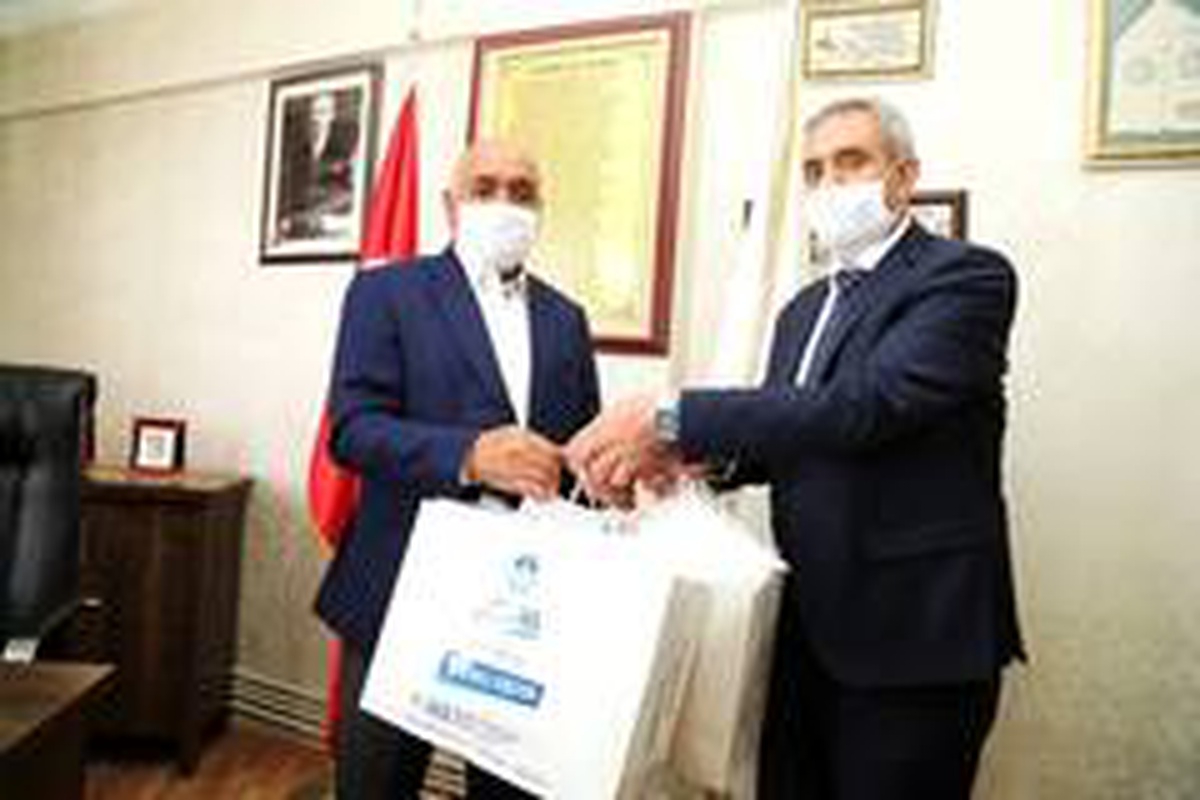 Battalgazi Belediyesi, fırıncı esnafına maske dağıttı