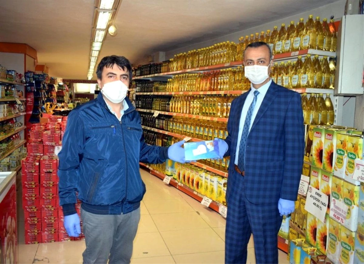 Bilecik\'te 35 markete bin 750 adet maske teslim edildi