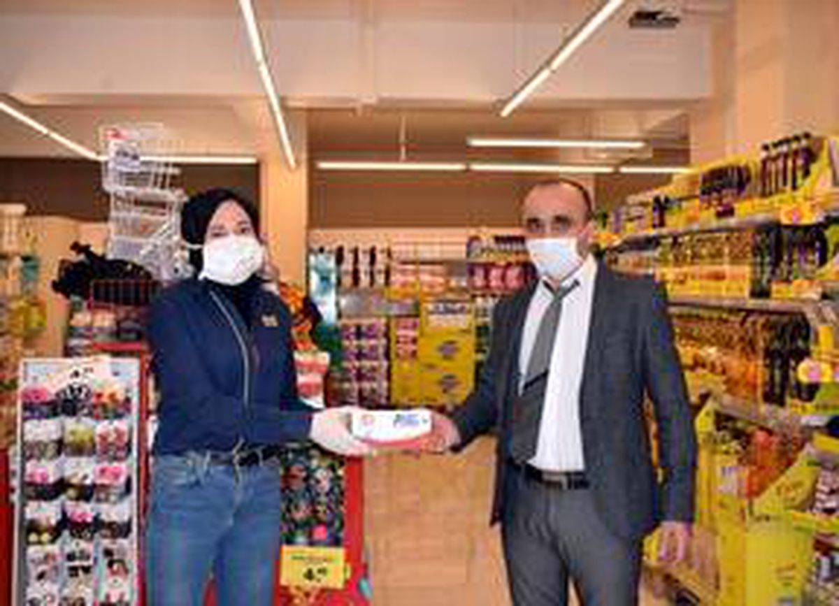 Bilecik\'te marketlere maske dağıtıldı
