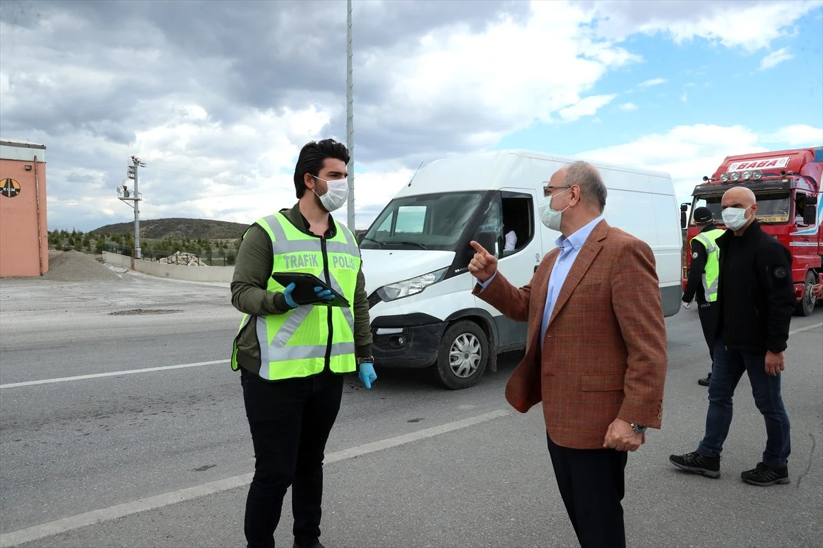 Eskişehir Valisi Özdemir Çakacak, Kovid-19 tedbirlerini denetledi