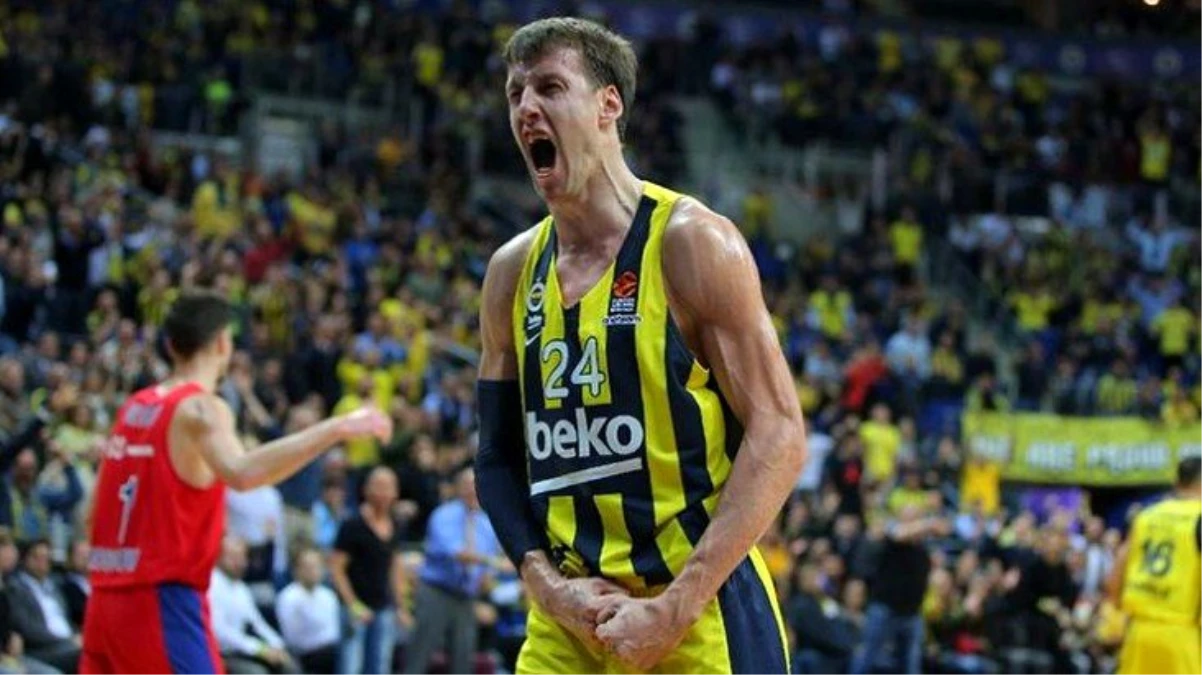 Fenerbahçe\'nin yıldız basketbolcu Jan Vesely, oğluyla antrenman yaptı