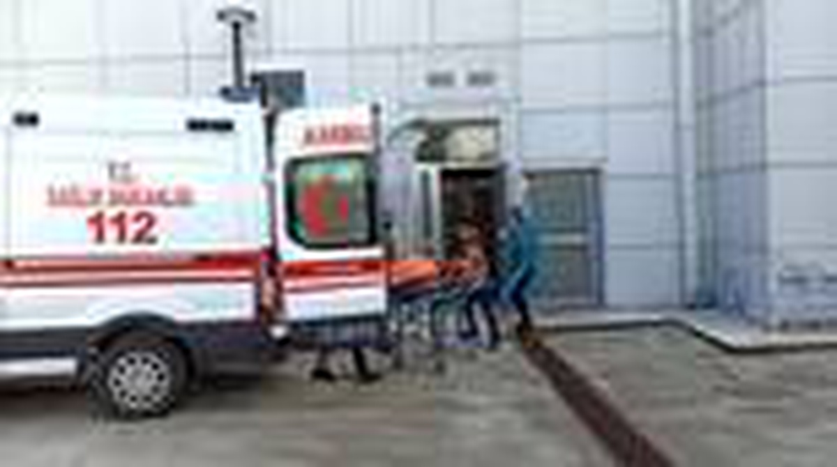Hayvanlara yem verip eve dönen kadın eşini boğazı kesilmiş halde buldu