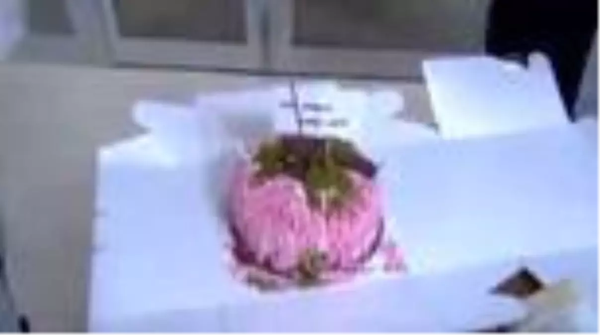 Karantinada 9 yaşına giren İlayda\'ya doğum günü sürprizi