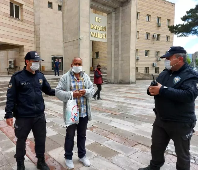 kayseri valiligi onunde intihar ihbari polis ekiplerini harekete gecirdi son dakika