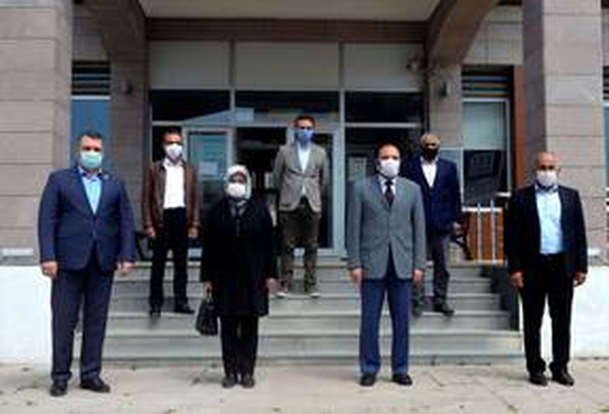 Merzifon\'da muhtarlara maske dağıtıldı