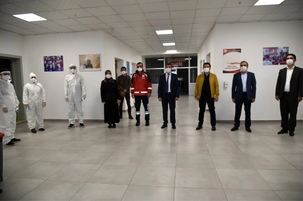 Müdür Sünnetçioğlu\'ndan yurtlarda gözlem altında tutulan vatandaşlara ziyaret
