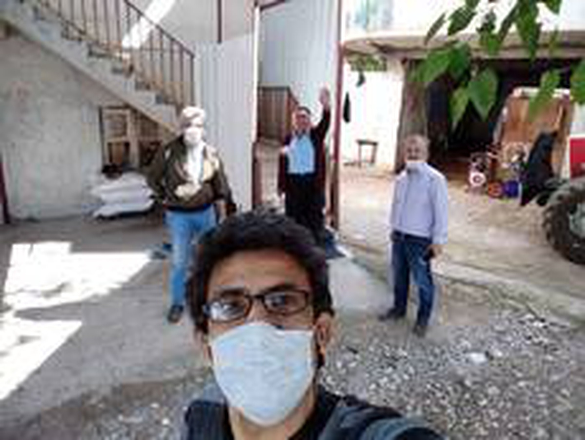 Öğretmenler Ramazan kolisi ve maske dağıttı