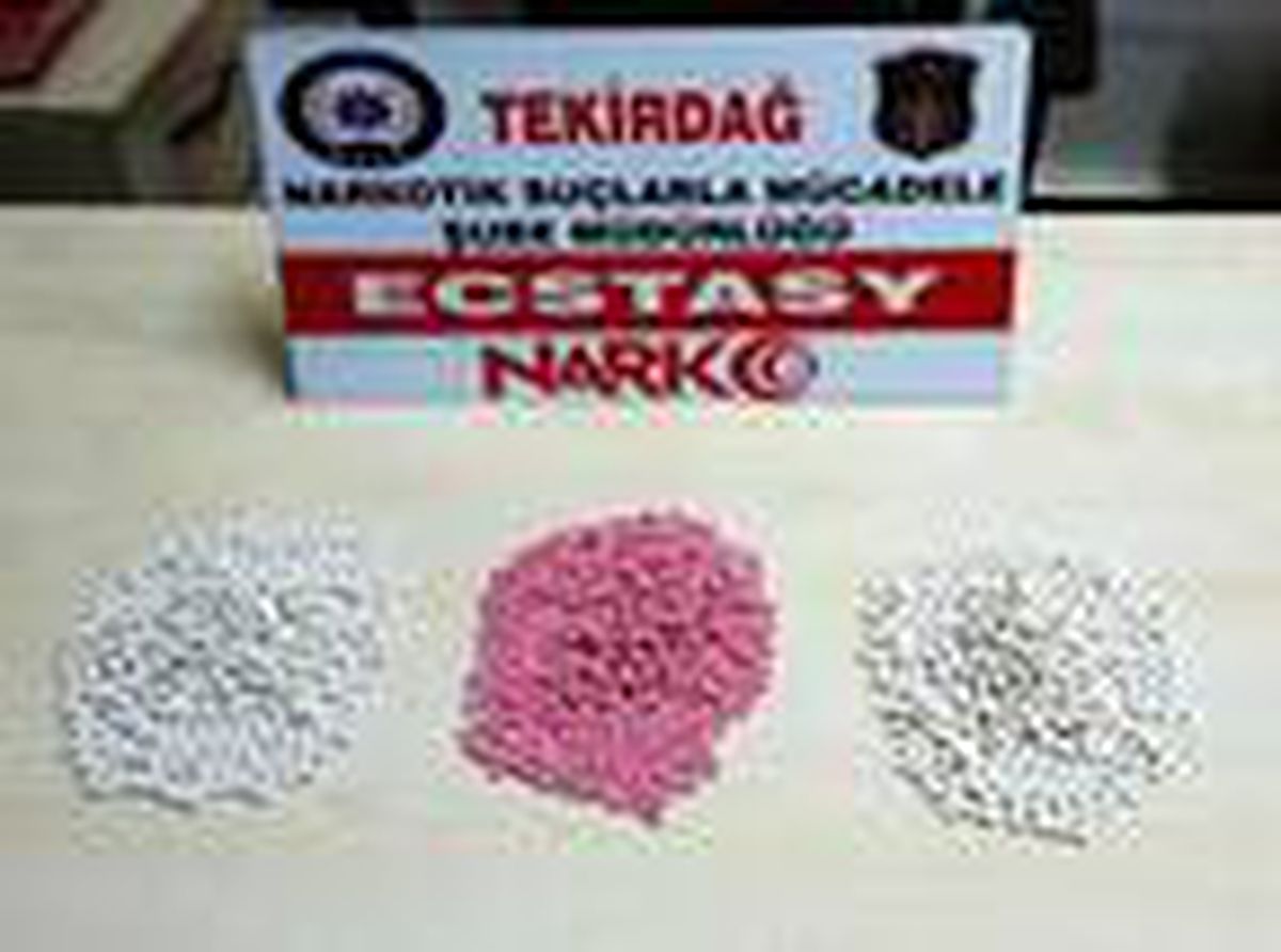 Tekirdağ\'da, uyuşturucu haplarla yakalanan 3 kişiye gözaltı