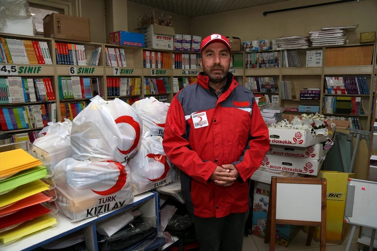 Türk Kızılay Oltu\'da ihtiyaç sahiplerine yardımlarını sürdürüyor