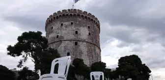 Yunanistan'da restoran ve kafe sahiplerinden 'boş sandalyeli' protesto