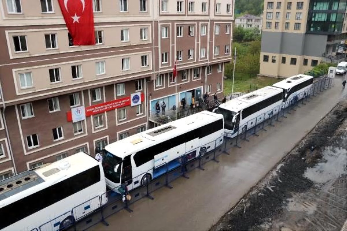 Zonguldak\'ta karantina süresi dolan 360 kişi, memleketlerine uğurlandı