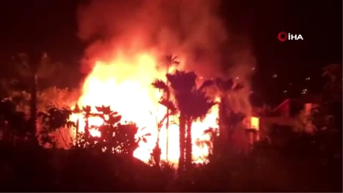 Antalya\'da otel yangınında 2 katlı bungalow alev alev böyle yandı