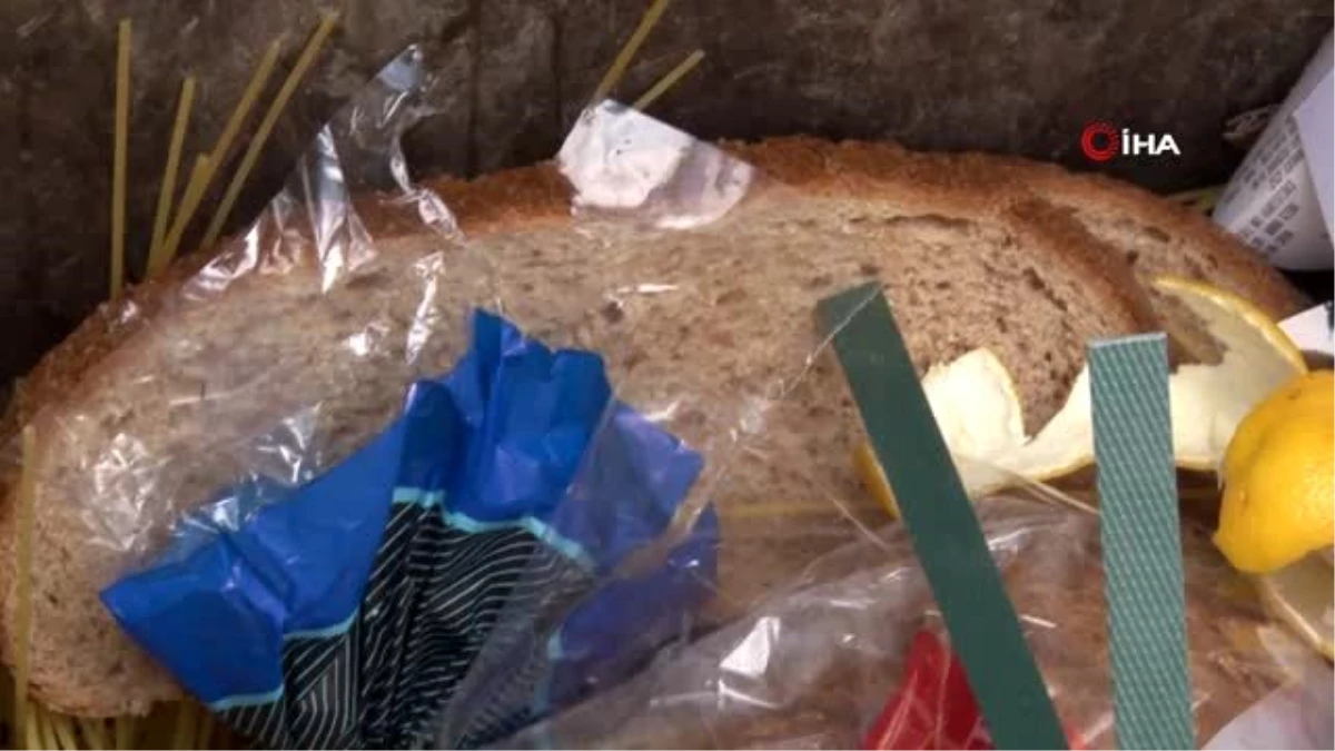 Beylikdüzü\'nde ekmeklerin çöpe atıldığını gören vatandaşlar isyan etti