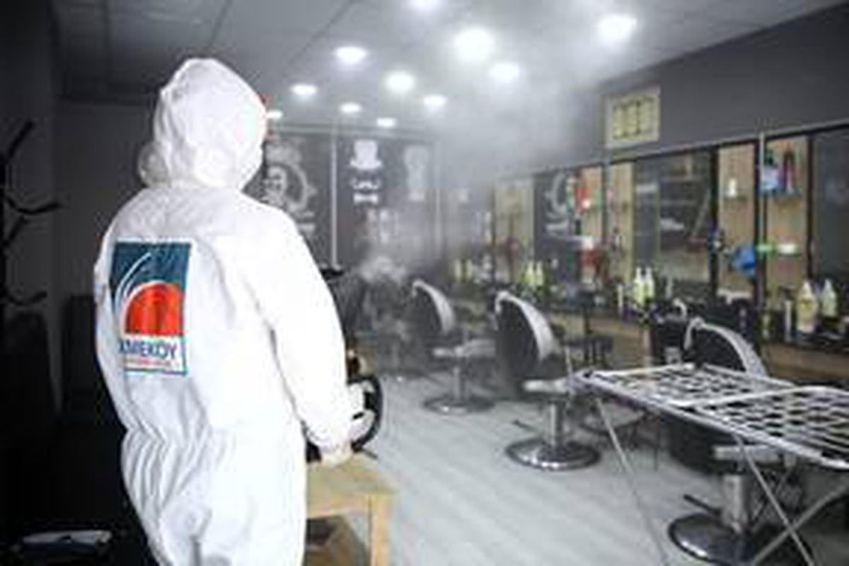 Çekmeköy\'de berber ve kuaförler dezenfekte ediliyor