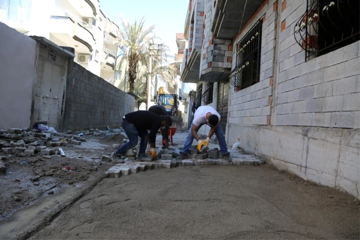 Cizre Belediyesi kilitli parke taşı döşeme çalışmalarına devam ediyor