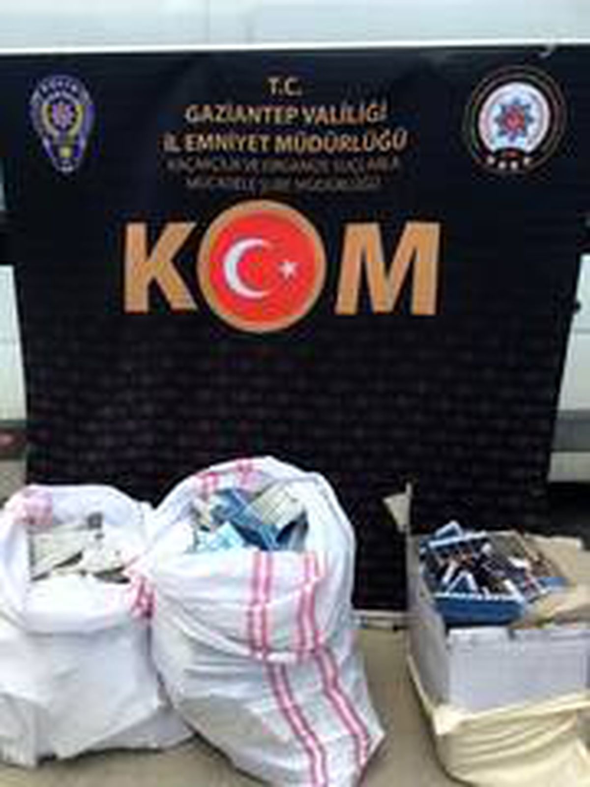 Gaziantep\'te 3 bin 300 paket gümrük kaçağı sigara ele geçirildi
