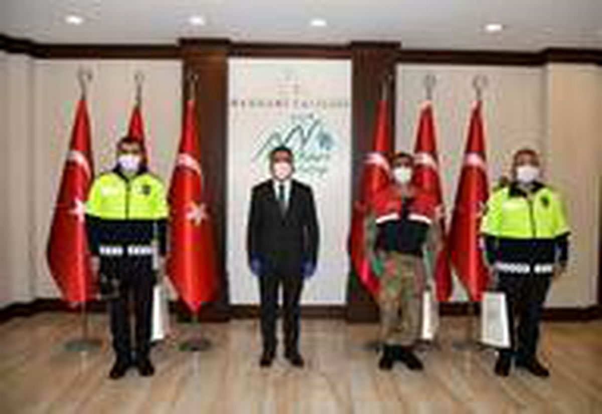 Hakkari\'de başarılı trafik memurları ödüllendirildi
