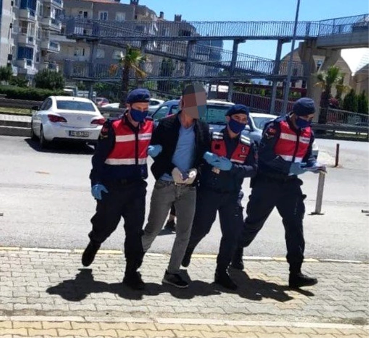 İzmir\'de bağ evinden hırsızlık yapan şüpheli yakalandı