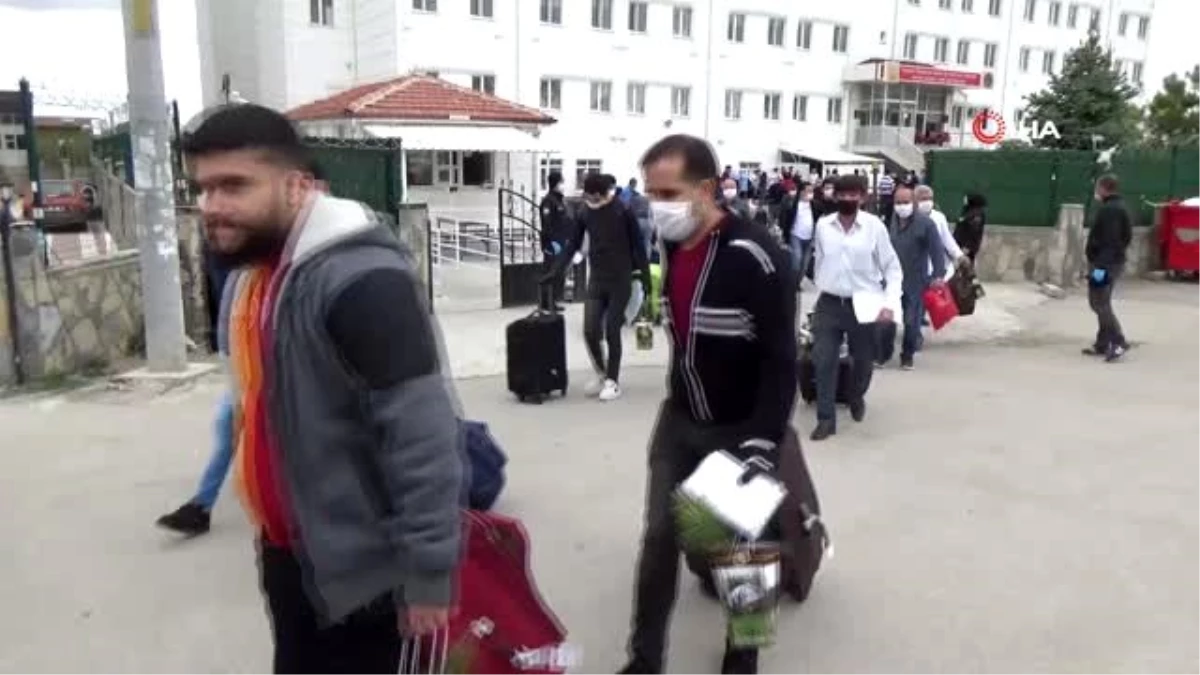 Karaman\'da karantina süresi dolan 483 kişi çam fidanlarıyla uğurlandı
