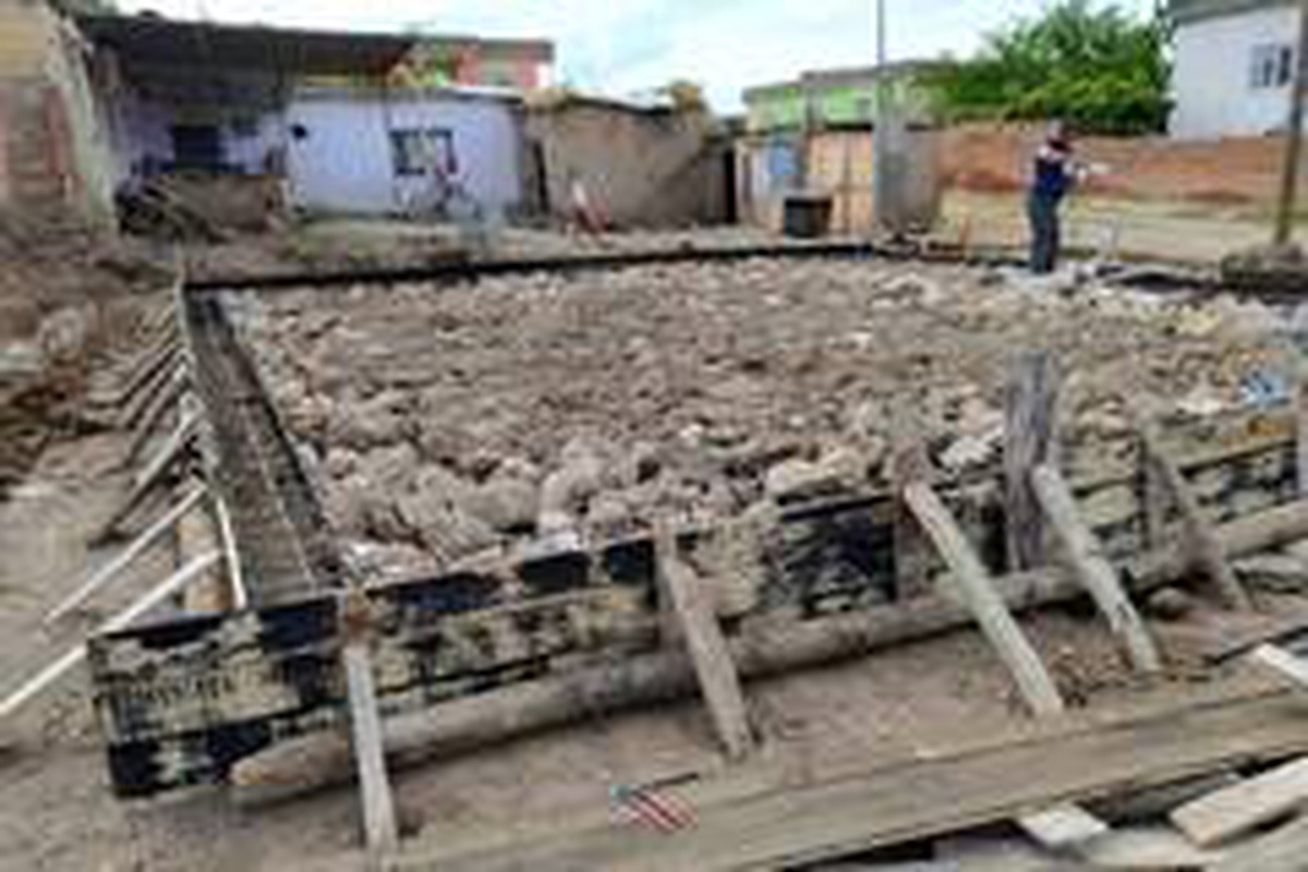 Mehmetçiğin yardımına koştuğu ihtiyaç sahibi için yapılan evin temeli atıldı