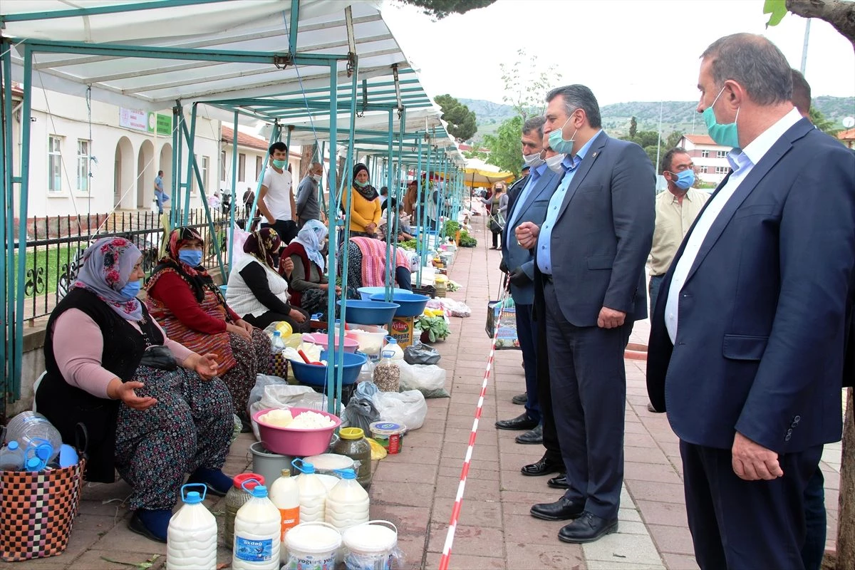 Milletvekili Çilez, dezenfektan ve maske dağıttı