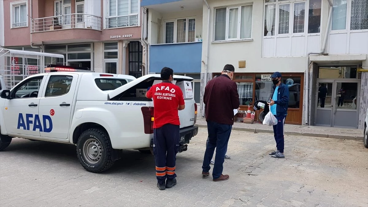 Salgın döneminde Edirne\'de kalan yabancı öğrencilere gıda ve hijyen malzemesi yardımı