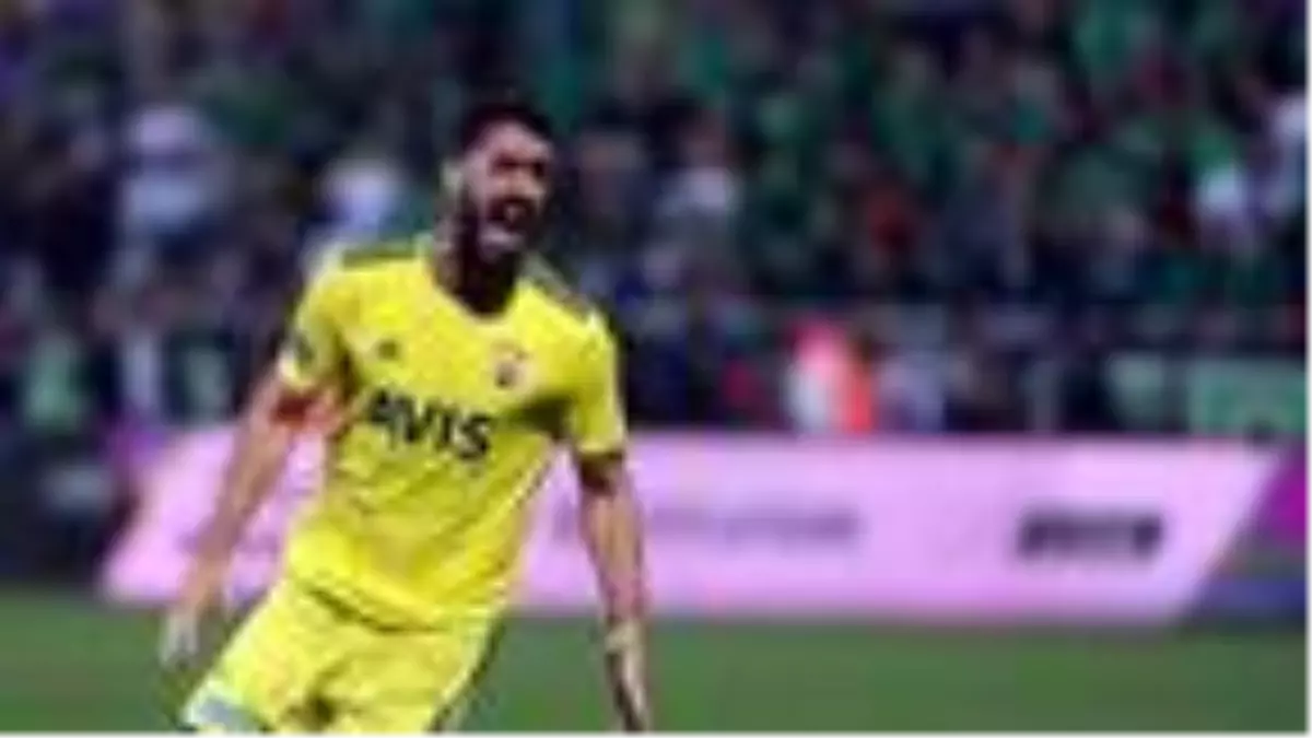 Tolga Ciğerci Fenerbahçe\'den ayrılıp Bundesliga\'ya dönüyor! Wolfsburg\'la anlaşma sağladı