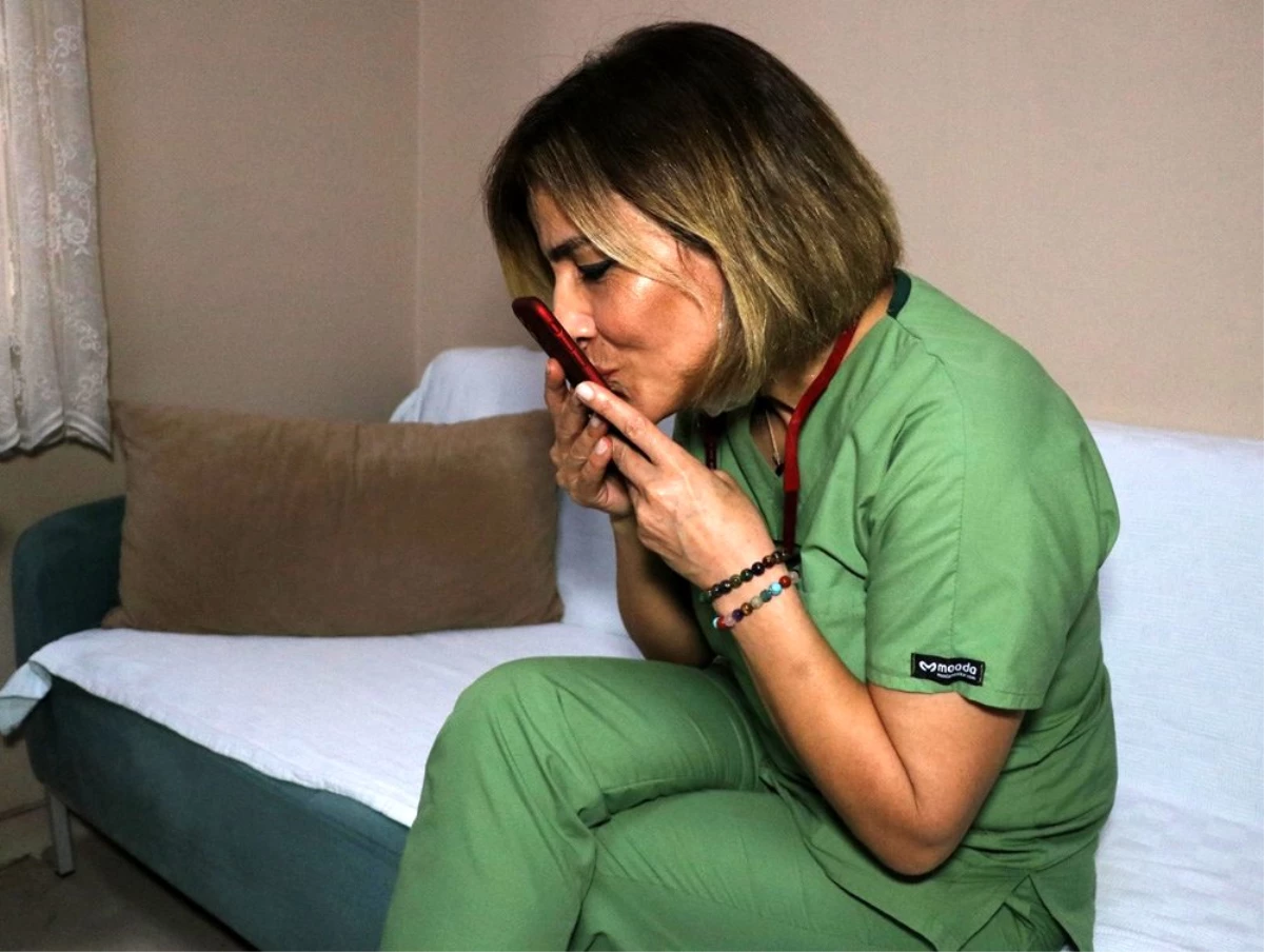 Adana\'da sağlık çalışanı anneleri duygulandıran sürpriz